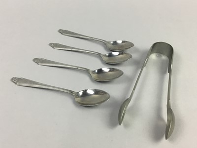 Lot 298 - A LOT OF CASED AND LOOSE PLATED FLATWARE