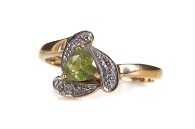 Lot 479 - A PERIDOT RING AND A PAIR OF EARRINGS