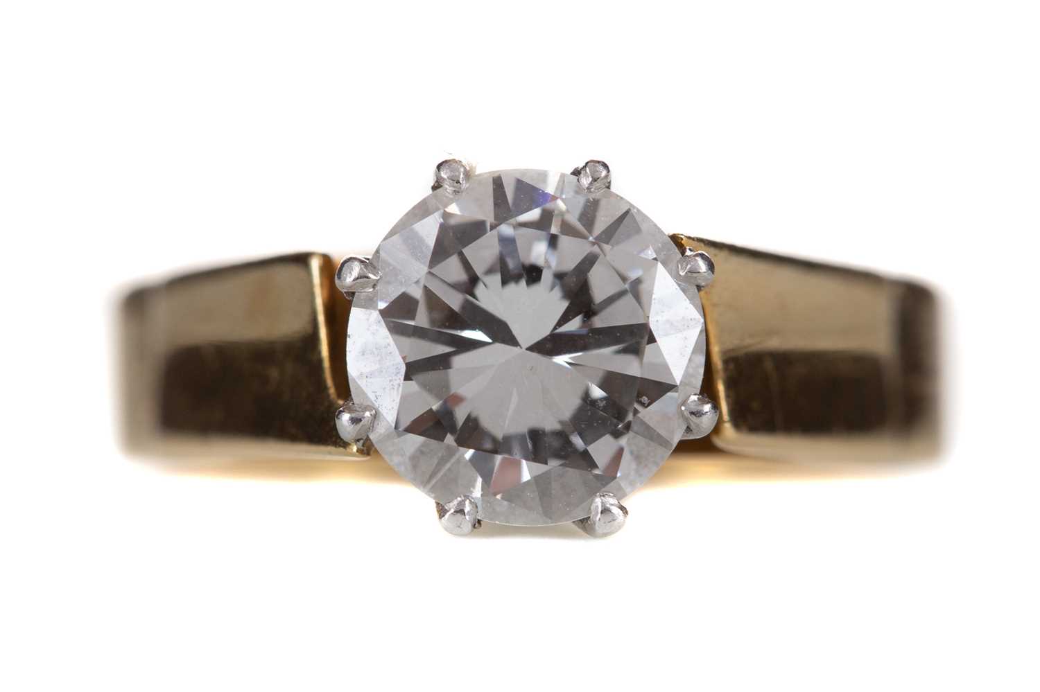 Lot 497 - A DIAMOND SOLITAIRE RING
