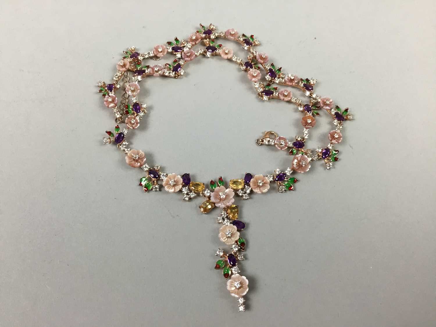 Lot 83 - A COLLECTION OF COSTUME JEWELLERY
