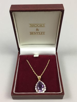 Lot 85 - A SILVER AND AMETHYST PENDANT NECKLACE