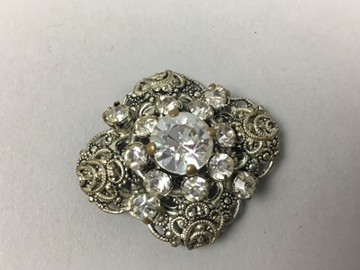 Lot 92 - A SILVER AND MARCASITE NECKLET AND A PASTE BROOCH