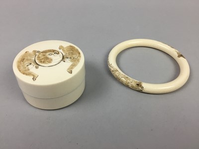 Lot 101 - A JAPENESE IVORY BOX AND COVER AND A BANGLE