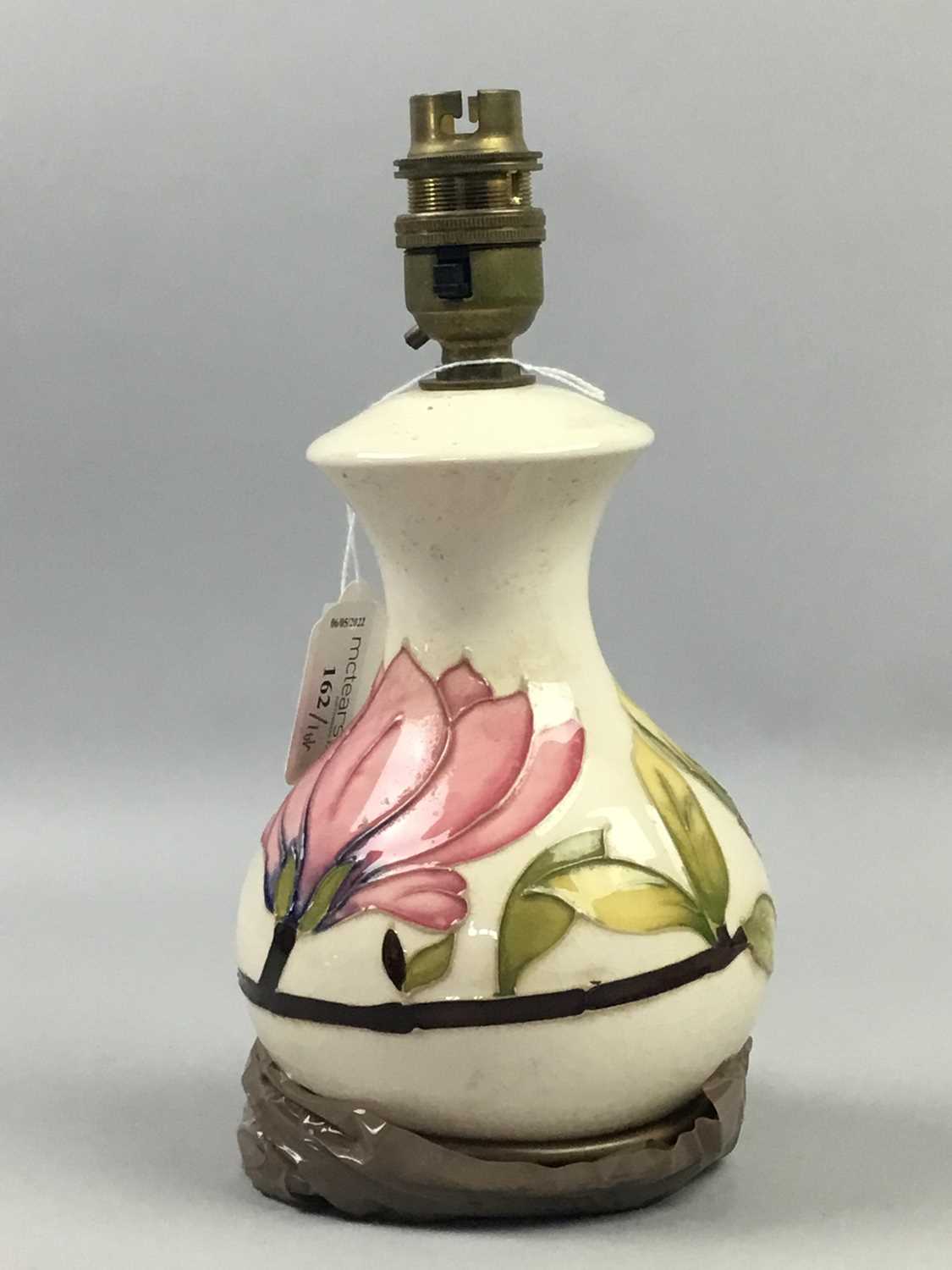 Lot 162 - A MOORCROFT POTTERY LAMP AND OTHER CERAMICS