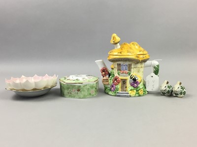 Lot 149 - A LOT OF VARIOUS CERAMICS INCLUDING ROYAL WORCESTER AND CARLTON WARE