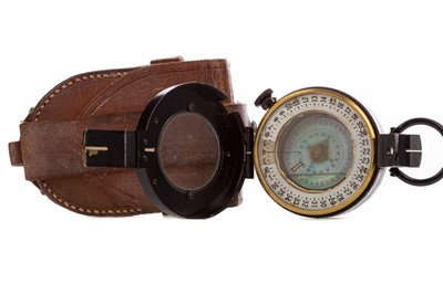 Lot 12 - AN EX-MILITARY ISSUE COMPASS