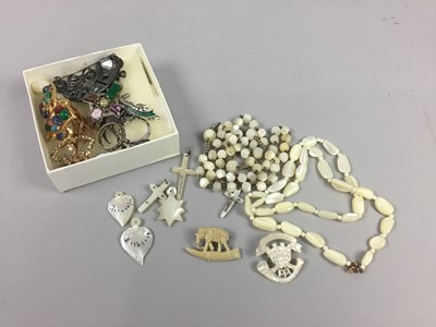 Lot 230 - A COLLECTION OF COSTUME JEWELLERY