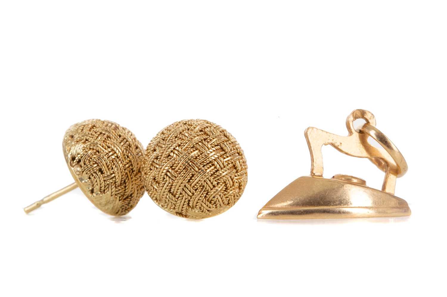 Lot 654 - A GOLD CHARM AND A PAIR OF EARRINGS