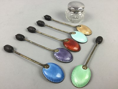 Lot 15 - A SET OF SIX SILVER COFFEE SPOONS AND A SILVER TOPPED JAR