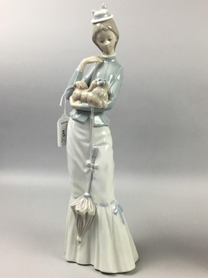 Lot 443 - A LLADRO FIGURE OF A FEMALE AND THREE OTHERS