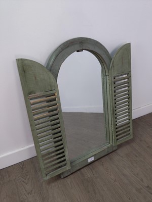 Lot 463 - AN ARCHED WALL MIRROR