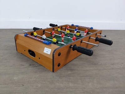 Lot 458 - A VINTAGE TOY BOX AND A SMALL TABLE FOOTBALL GAME