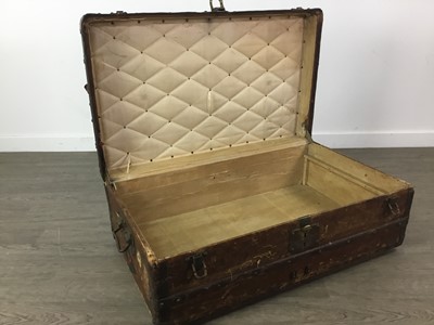 Lot AN EARLY 20TH CENTURY LOUIS VUITTON WOOD AND LEATHER BOUND TRUNK