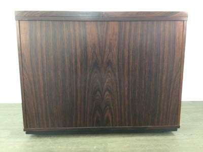 Lot 390 - A DANISH ROSEWOOD CAPTAIN'S SIDEBOARD/DRINKS CABINET BY DYRLUND