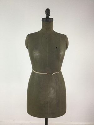 Lot 394 - A DRESS MANNEQUIN BY J. F. BAUMAN NORMAL MODEL FORM INC OF NEW YORK