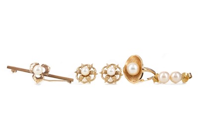 Lot 658 - A COLLECTION OF PEARL JEWELLERY
