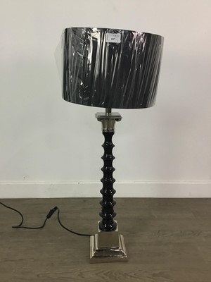 Lot 107 - A CONTEMPORARY TABLE LAMP ALONG WITH A PAIR OF PLANTERS