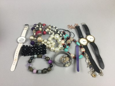 Lot 108 - A COLLECTION OF COSTUME JEWELLERY AND WATCHES