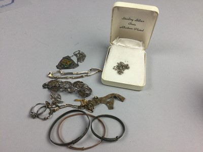 Lot 98 - A COLLECTION OF SILVER AND OTHER JEWELLERY