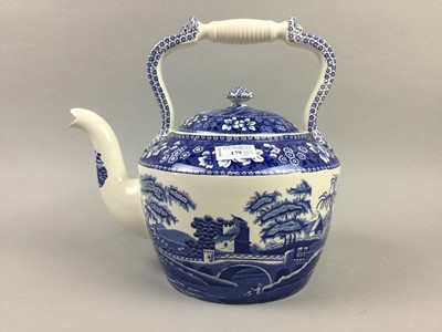 Lot 179 - A LARGE MODERN SPODE BLUE AND WHITE TEA POT AND A VASE