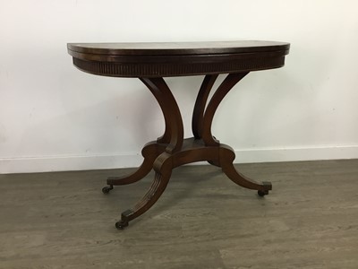 Lot 565 - AN EARLY 19TH CENTURY TURN-OVER TEA TABLE