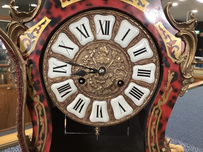 Lot 595 - AN ATTRACTIVE BOULLE WORK MANTEL CLOCK