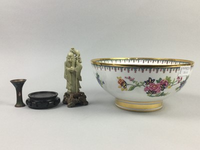 Lot 24 - A GROUP OF ASIAN CERAMICS INCLUDING A VASE PLATE AND FOE DOGS