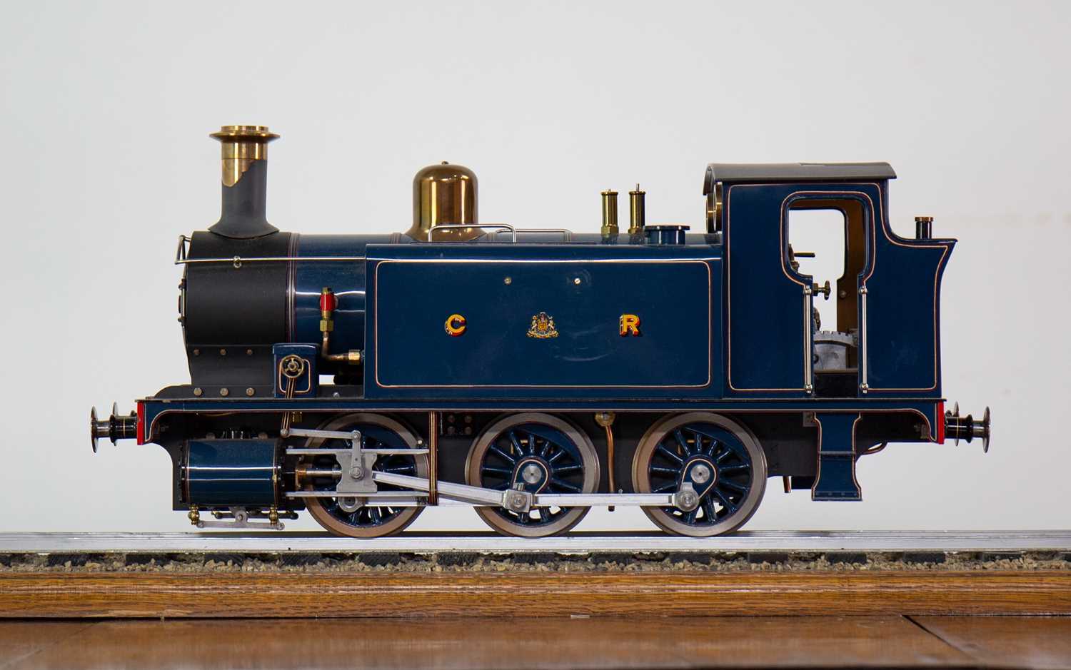 Lot 977 - A GOOD SCRATCH BUILT LIVE STEAM MODEL 0-6-0 TANK LOCOMOTIVE