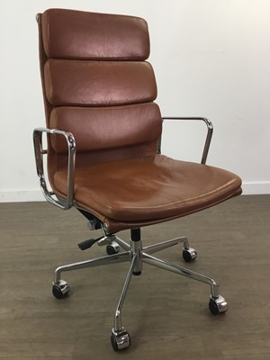 Lot 404 - A TAN LEATHER UPHOLSTERED SWIVEL OFFICE CHAIR AFTER EAMES