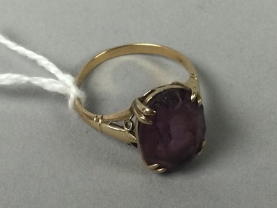 Lot 425 - AN AMETHYST DRESS RING