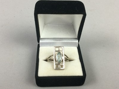 Lot 154 - A GROUP OF SILVER RINGS
