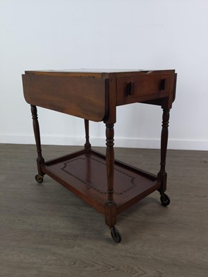 Lot 286 - AN EARLY 20TH CENTURY WALNUT DRINKS TROLLEY