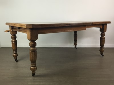 Lot 295 - A VICTORIAN OAK EXTENDING DINING TABLE