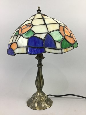 Lot 299 - A MODERN TIFFANY STYLE TABLE LAMP