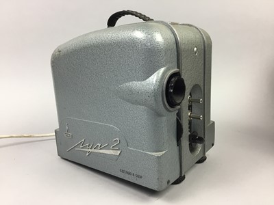 Lot 305 - A OMO MYR 2 CINE FILM PROJECTOR