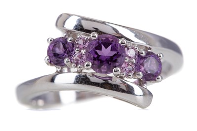 Lot 734 - A PINK AND PURPLE GEM SET RING
