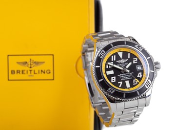 Lot 843 - A GENTLEMAN'S BREITLING SUPEROCEAN CHRONOMETRE AUTOMATIC STAINLESS STEEL WRIST WATCH