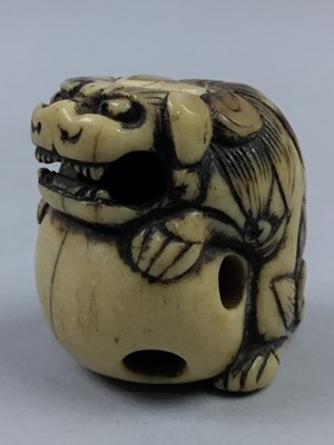 Lot 337 - A JAPANESE IVORY NETSUKE