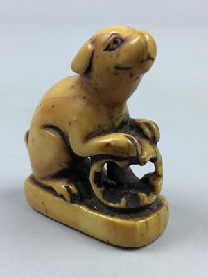 Lot 338 - A JAPANESE IVORY NETSUKE