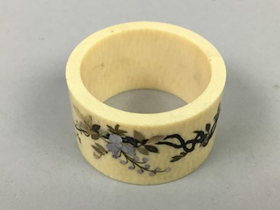 Lot 347 - A JAPANESE IVORY AND SHIBAYAMA NAPKIN RING