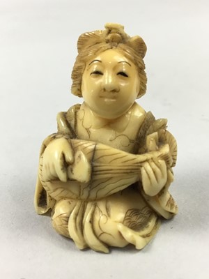 Lot 350 - A JAPANESE IVORY NETSUKE