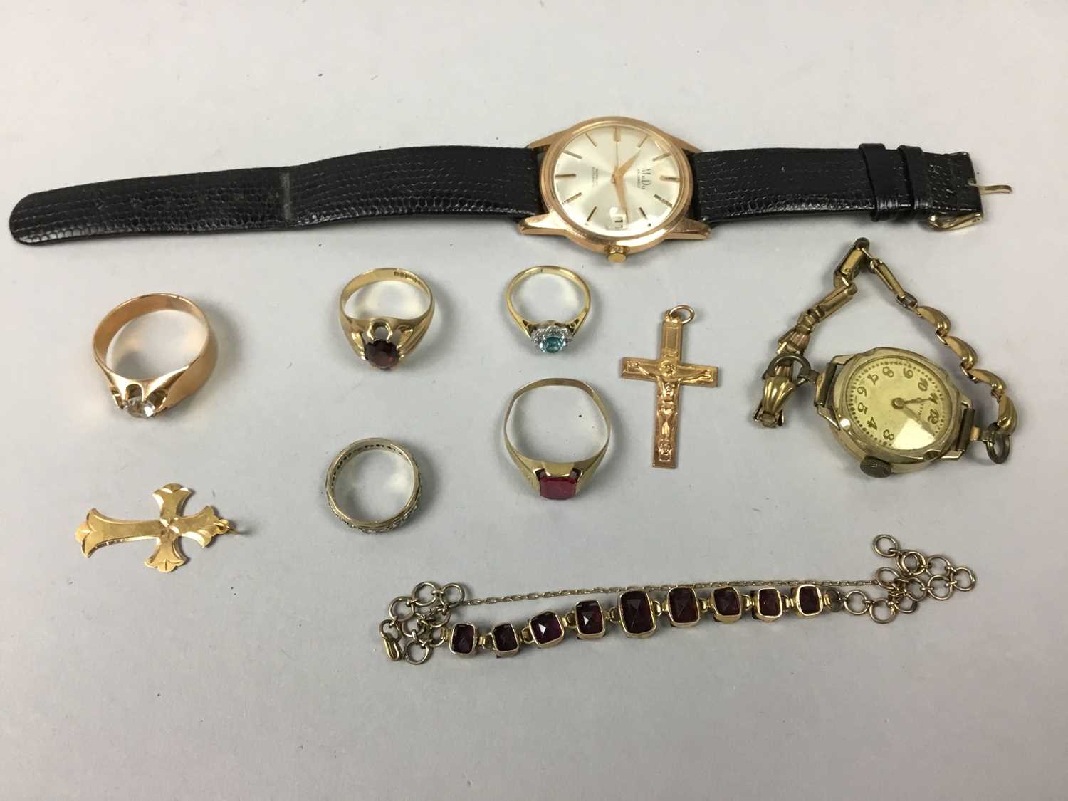 Lot 137 - LOT OF GOLD AND OTHER RINGS