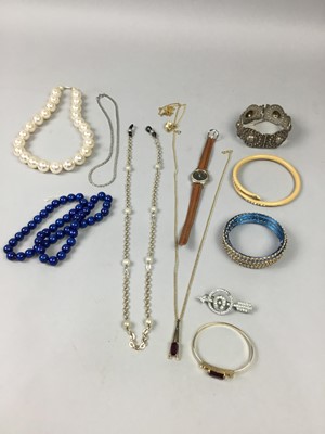 Lot 360 - A COLLECTION OF COSTUME JEWELLERY