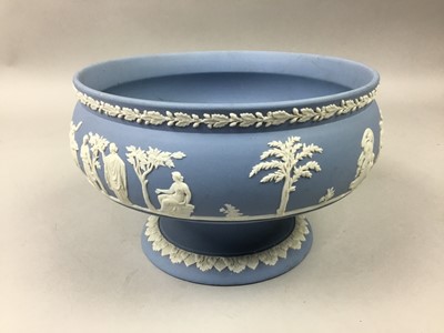 Lot 388 - A WEDGWOOD BLUE JASPER WARE FOOTED BOWL ALONG WITH OTHER CERAMICS