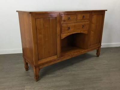 Lot 392 - A LIGHT HARDWOOD DINING SUITE