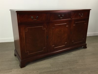 Lot 396 - A 20TH CENTURY REPRODUCTION MAHOGANY SIDEBOARD