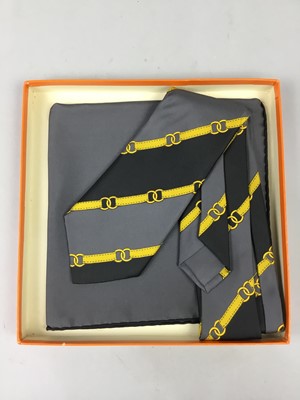 Lot 389 - A BOXED HERMES NECKTIE AND HANDKERCHIEF