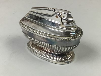 Lot 407 - A SILVER PLATED TABLE LIGHTER, SILVER TOPPED JAR AND OTHER ITEMS