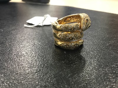 Lot 759 - A DIAMOND SNAKE RING