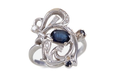 Lot 758 - A SAPPHIRE AND DIAMOND RING